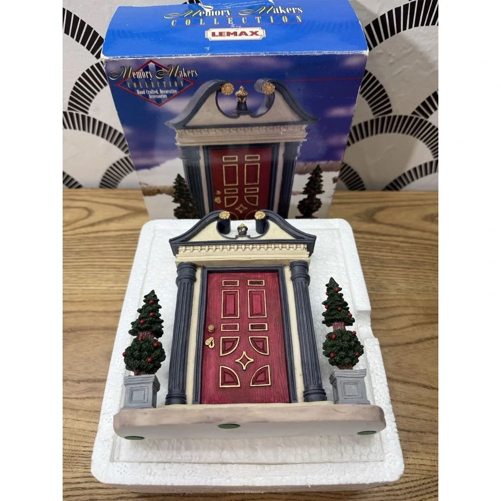 Lemax Christmas Village Memory Makers Colonial Red Door Boxed Vintage Xmas 77068